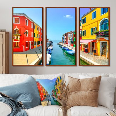 «Colorful Burano Island Canal Venice», ensemble de 3 toiles encadrées