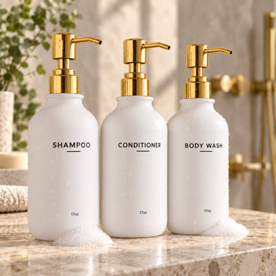 Distributeurs de shampoing et de revitalisant pour salle de bain (lot de 3) : flacons en plastique de 500 ml avec pompe de 2 ml, flacons de savon de douche modernes avec étiquettes – distributeurs de gel douche faciles à remplir pour une salle de bain instantanément plus élégante, blanc et or.
