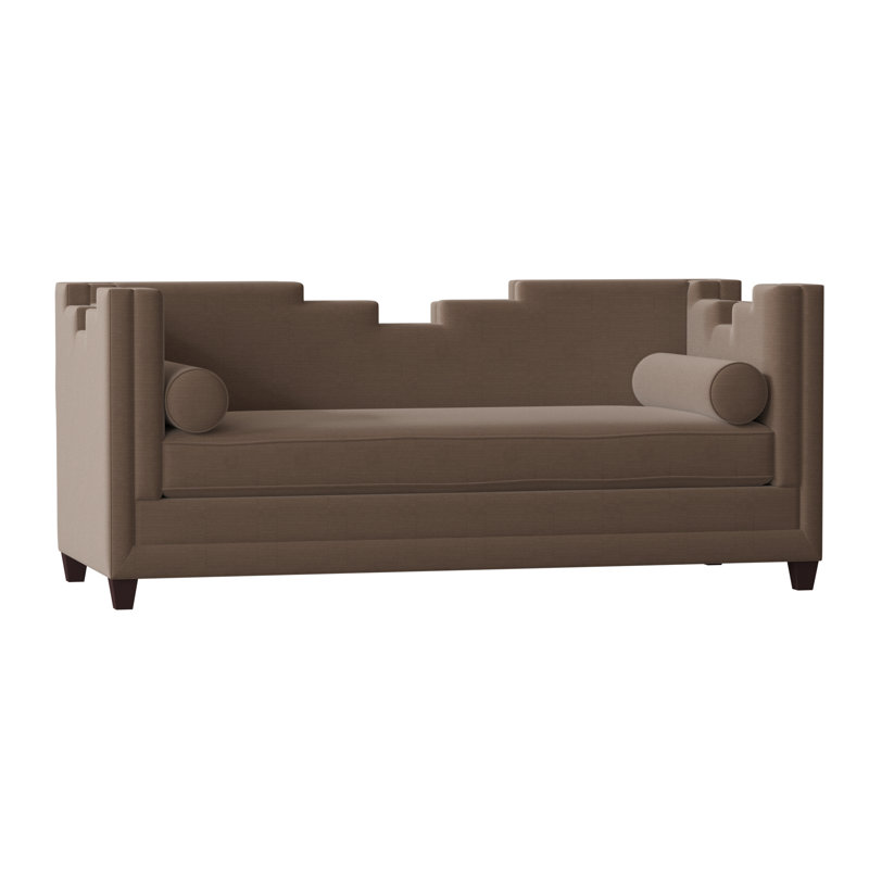 Bella Sofa, Sachi Otter