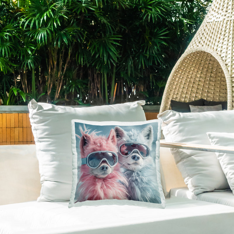 Coussin d'extérieur imprimé "Foxes in Winter Goggles" par Lazar Studio