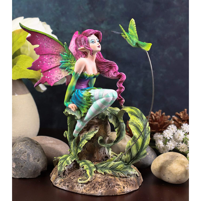 Figurine trinx Amy brun, forêt de fougères magenta avec colibri flirt