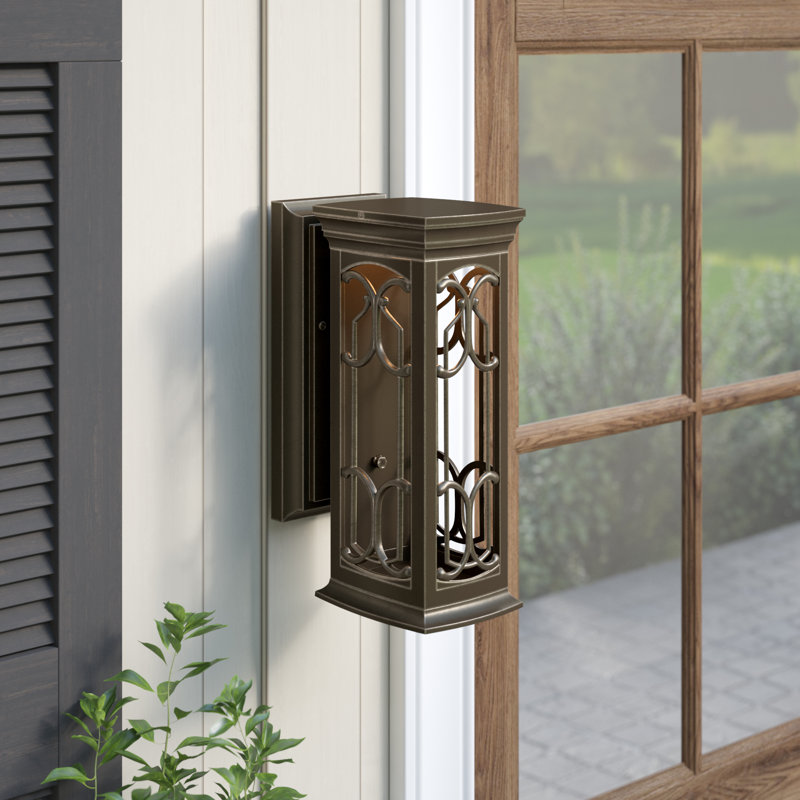 Lanterne murale d'extérieur Hardwick, H 25 po x l 10 po x P 12,25 po, Incandescent