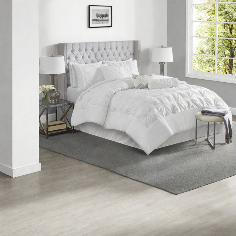 Elegant Tufted White King Bedding Sets, Polyester Comforter Style