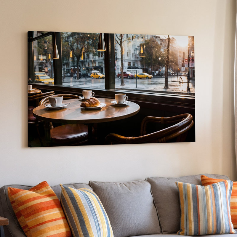Toile, "A Cosy Caf Scene", capturée à partir d'un angle faible, avec art mural Une table ronde en bois ornée de trois tasses à café blanches, art mural
