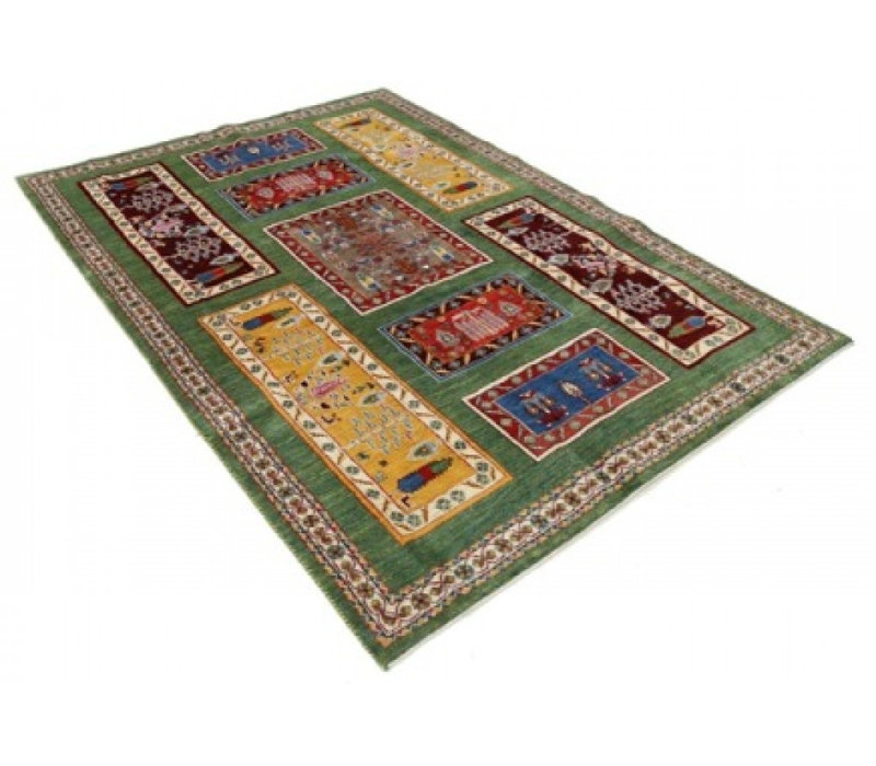 Tapis vert en laine d'agneau unique 5 pi 11 po x 8 pi 5 po Makiy