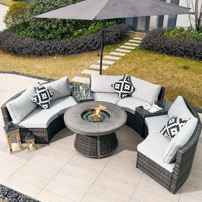 6 - Person Round Outdoor Dining Set With Cushions