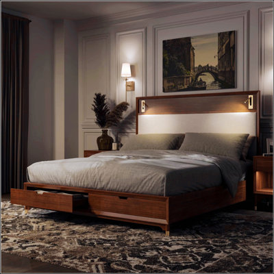 Très grand lit de style Mid-Century avec lit en bois massif noyer, tête de lit tapissier et lampes de lecture à DEL pour chambres élégantes