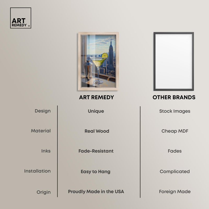 «Classy Drink in NYC Shadowbox Print» par Art Remedy, H 55 po x l 37 po, Crème, crème