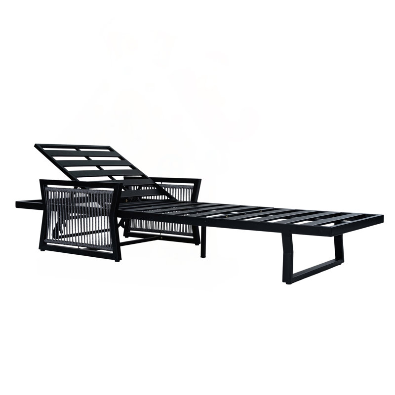 Structure de chaise longue en fer noir avec accoudoirs en corde et inclinaison à 5 positions