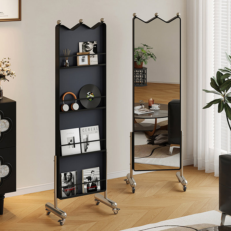 Miroir mural avec tablettes en fer de style médiéval