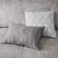 Édredon 7 pièces en seersucker imprimé - très grand lit gris chic avec résistance au froissement et coussins-128921262