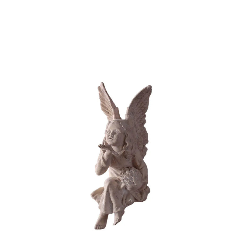 Petite statue de fée assise au fini pierre