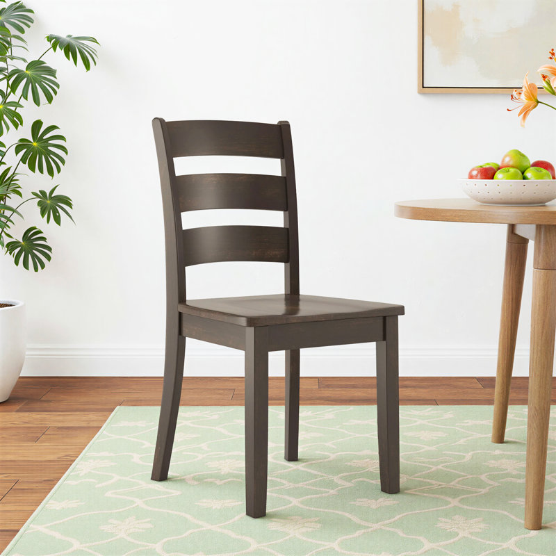 Chaise d'appoint à dossier en échelle en bois massif Alexa-Mae, Noir antique
