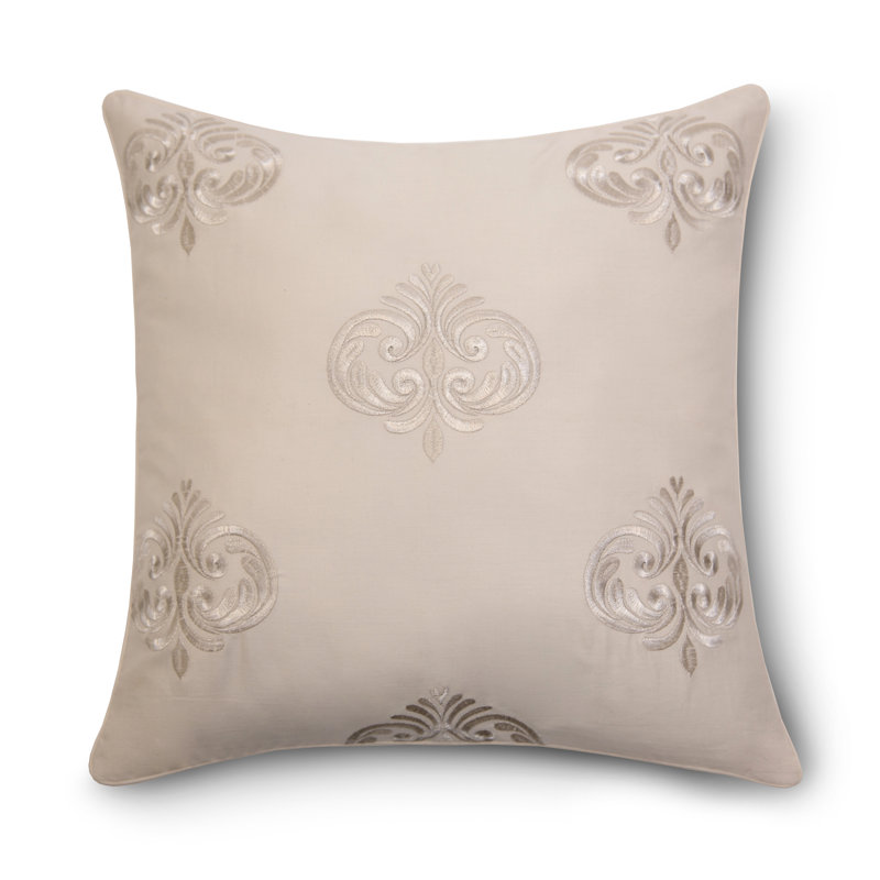 Coussin en coton brodé 