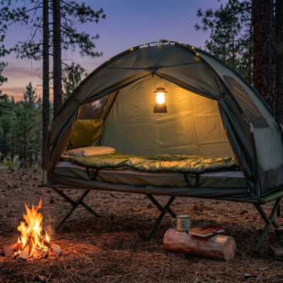 Combinaison de lit de camping surélevé avec matelas gonflable gonflable Outsunny, sac de couchage, coussin et sac de transport
