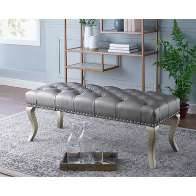 Banc capitonné en tissu avec garniture cloutée