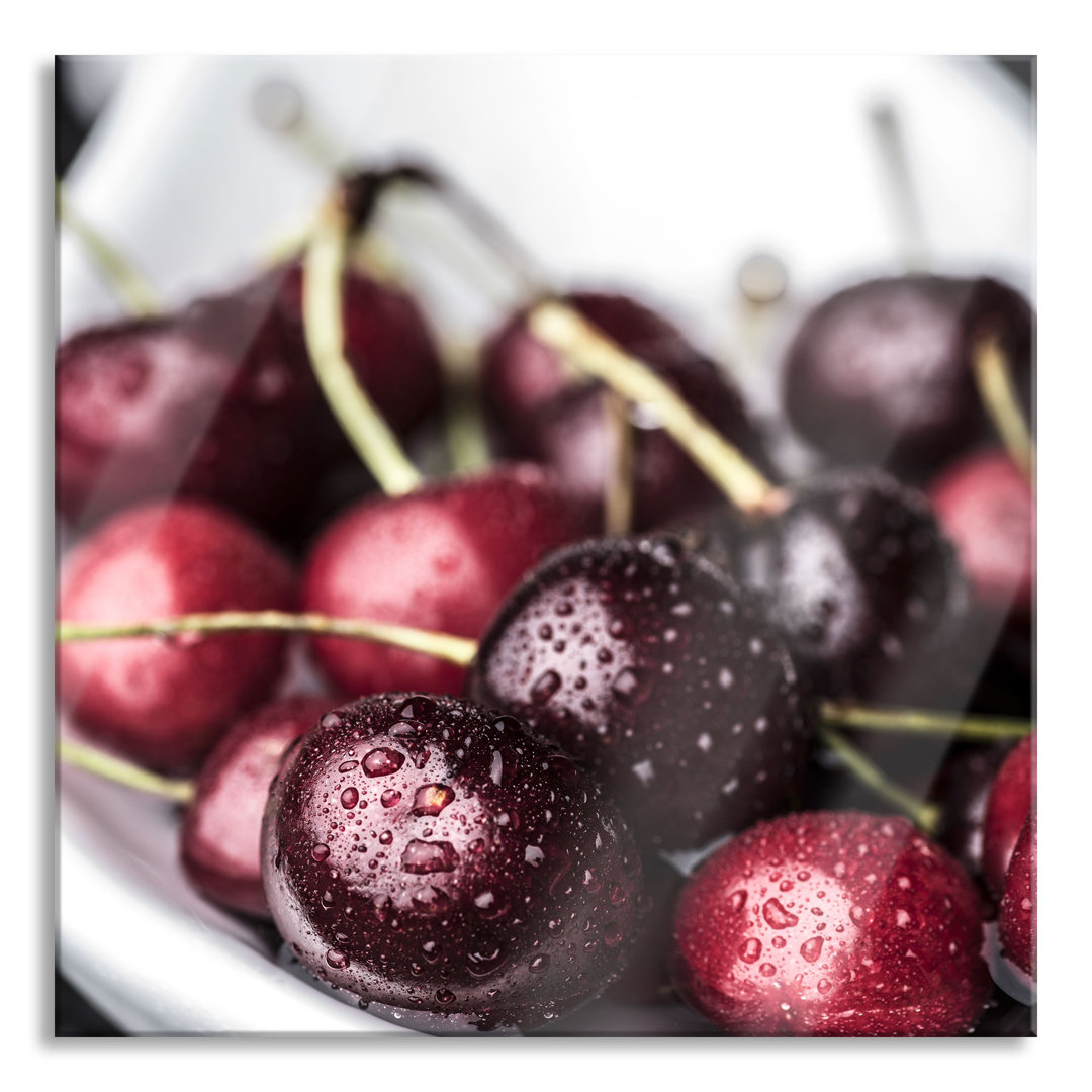 Ungerahmtes Foto auf Glas "Fresh Cherries in Bowl"