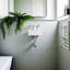 Lavabo mural rectangulaire en céramique blanche de 34,5 x 29,5 cm (13,6 x 11,6 po), petit lavabo suspendu avec un seul trou pour robinet, bonde de 4,4 cm (1,75 po), pour salles de bain et salles d'eau compactes.