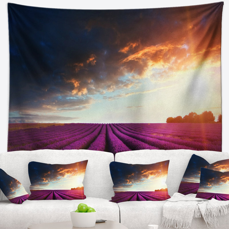 Motif floral de champ de lavande sous un ciel nuageux, H 68 po x l 80 po
