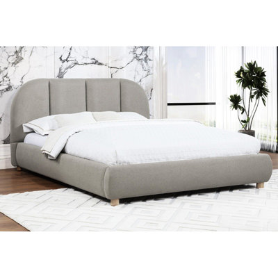 Grand lit à lattes brun clair de style moderne, toile de jute douce, structure en contreplaqué, profil bas, assemblage minimal contemporain sans sommier, simple