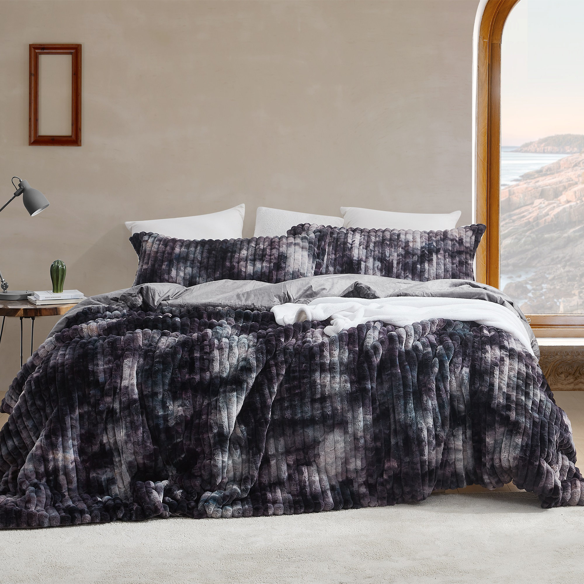 https://assets.wfcdn.com/im/36872215/compr-r85/2217/221731030/keep-scrolling-coma-inducer-black-faux-fur-oversized-comforter-set.jpg