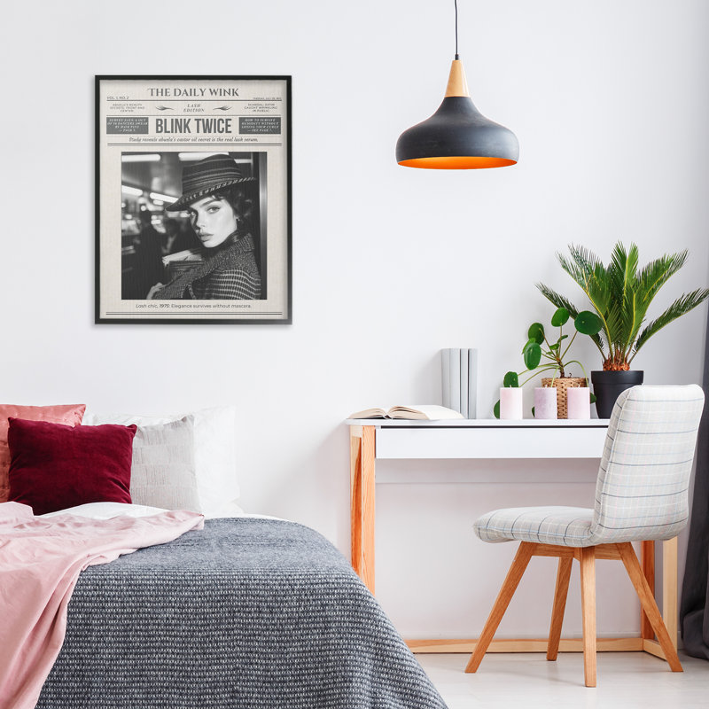 L'estampe numérique du magazine The Daily Wink, conçue par A Barefoot Stylist, H 20 po x l 16 po, Giclée encadrée noir minuit