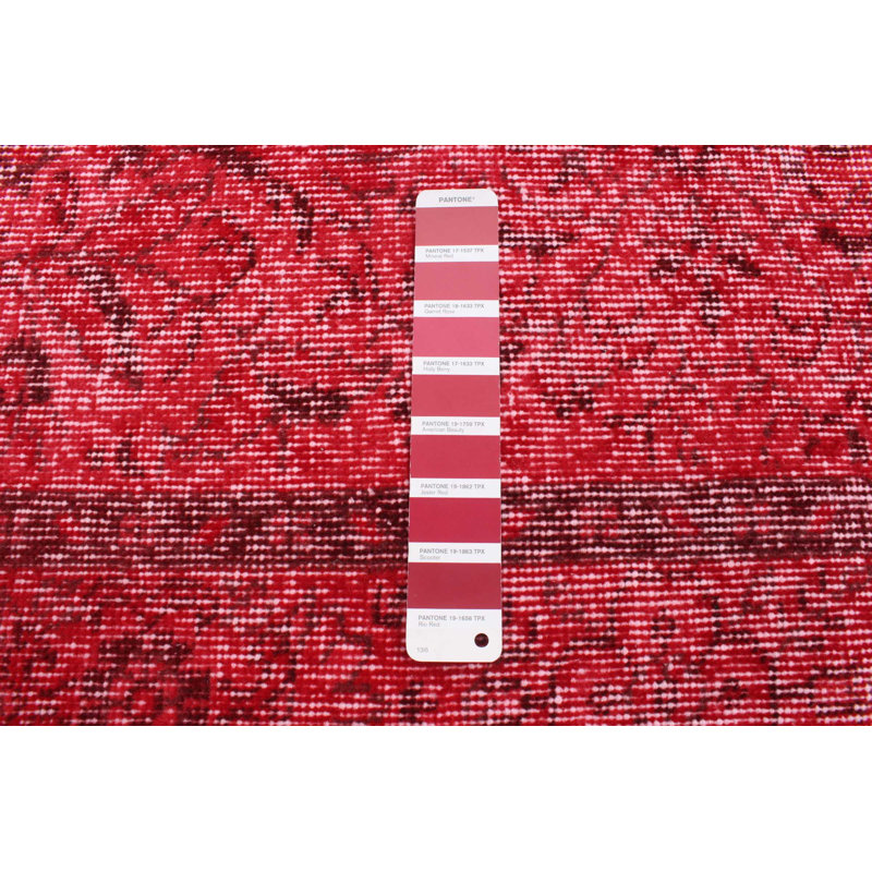 Tapis rouge foncé à transition de couleur 5 pi 2 po x 8 pi 6 po
