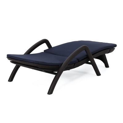 Chaise longue avec coussin pour les loisirs confortables - 32,01 po Largeur, polypropylène brun foncé, durée de vie 51,92 lb