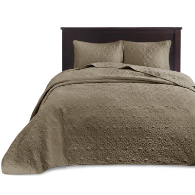 Reversible Bedspread Queen - Stylish Quilting Oversized To Enhance Bedroom Pre-Washed Cotton Fill 2 Shams Included Machine Washable Provide Extra Coverage