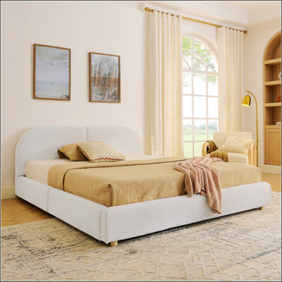 Structure de lit tapissier grand format au design minimaliste moderne, tête de lit haute incurvée, support de pieds robuste et rangement à tiroir à roulettes, pour les chambres contemporaines