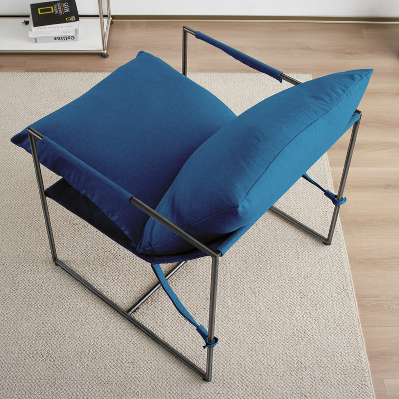 Chaise d'appoint rembourrée en métal Cliatt, Polyester bleu marine