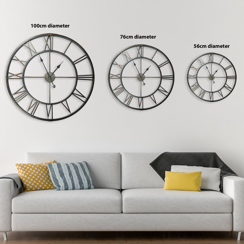Horloge murale romaine en fer surdimensionnée à chiffres romains, Grand