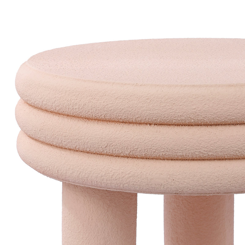 Table basse d'intérieur et d'extérieur ronde en polyrésine 13,5 po Rashida, Rose givré, 13.5" H x 21.75" W x 21.75" D