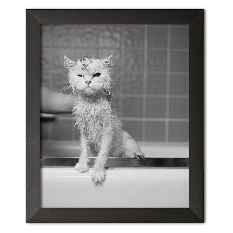 « berte bain », reproduction de photo, Papier avec cadre noir, H 14 po x l 11 po x P 0,75 po