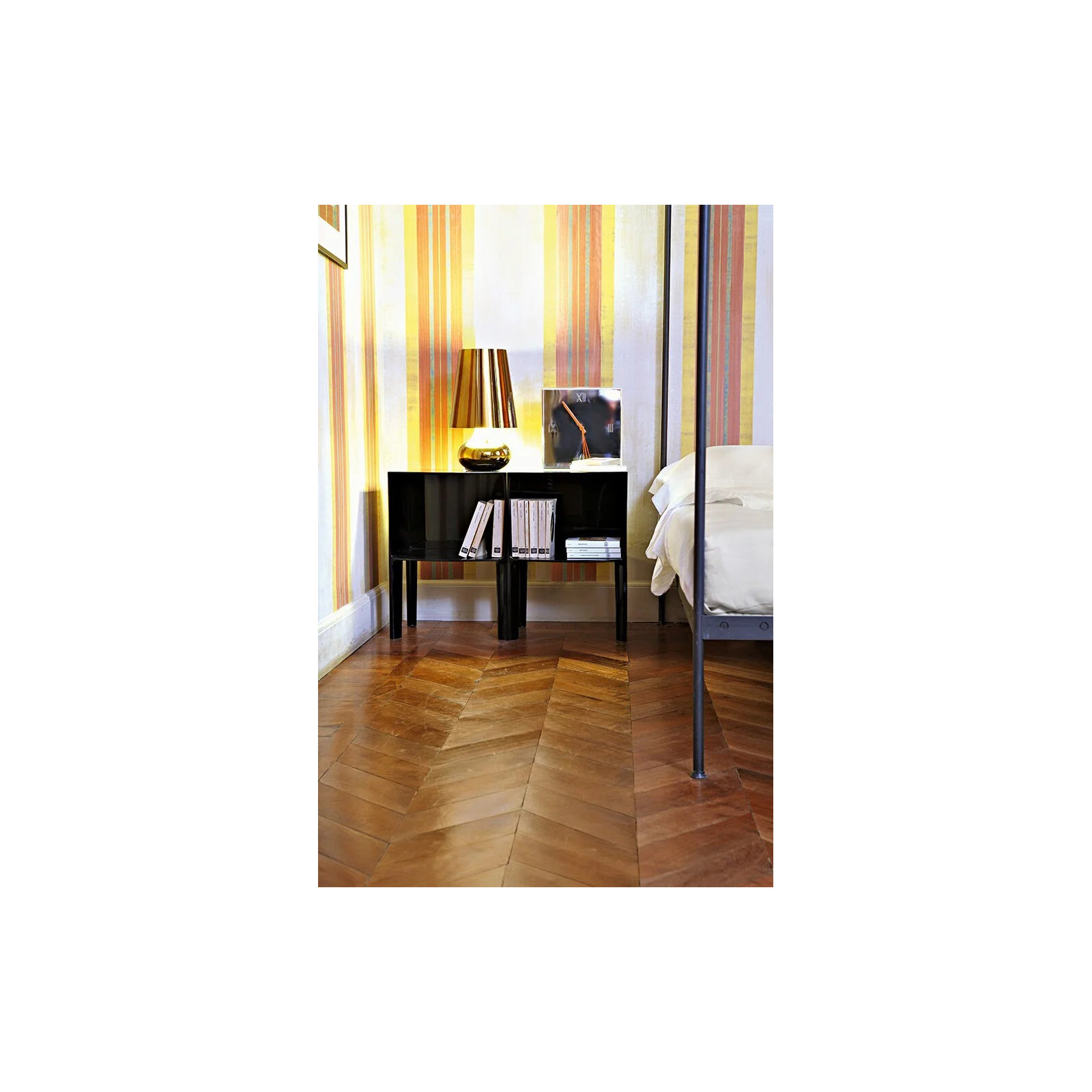 Ghost Nightstand, Black