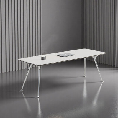 Bureau minimaliste au design minimaliste