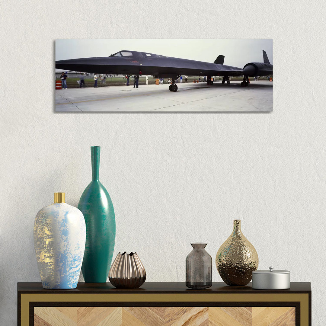 Lockheed SR-71 Blackbird On A Runway von Panoramic Images - Panoramic Gallery-Wrapped Canvas Giclée on Canvas