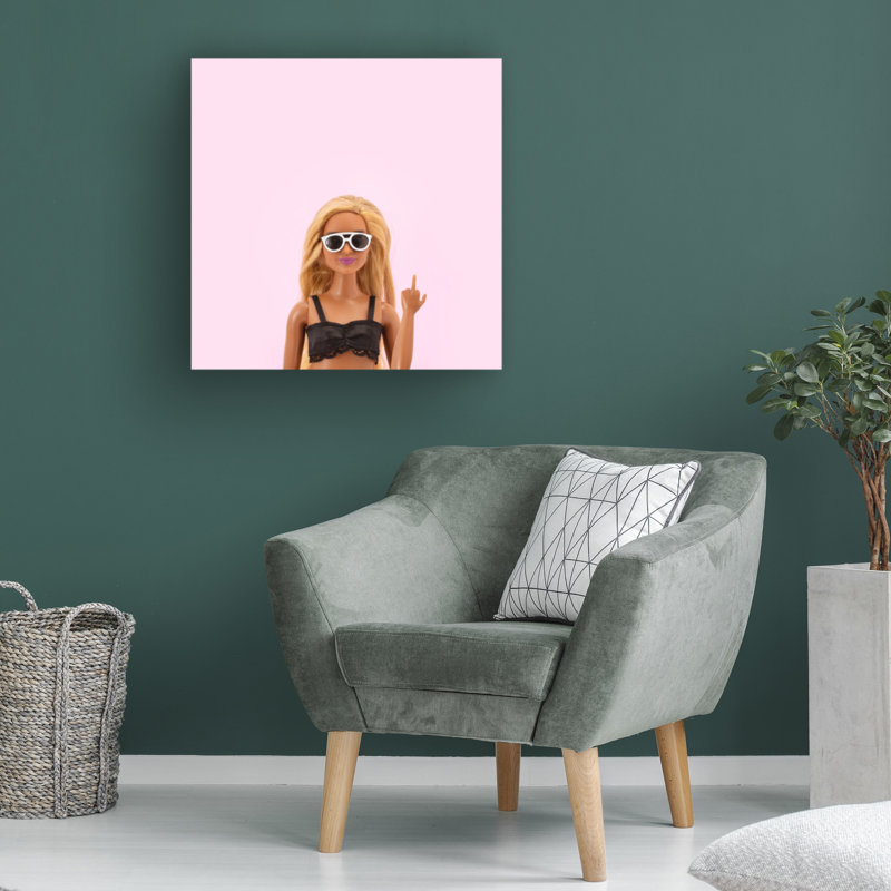 Julia Ramiro Kbye2, mascara sur toile, H 24 po x l 24 po x P 2 po