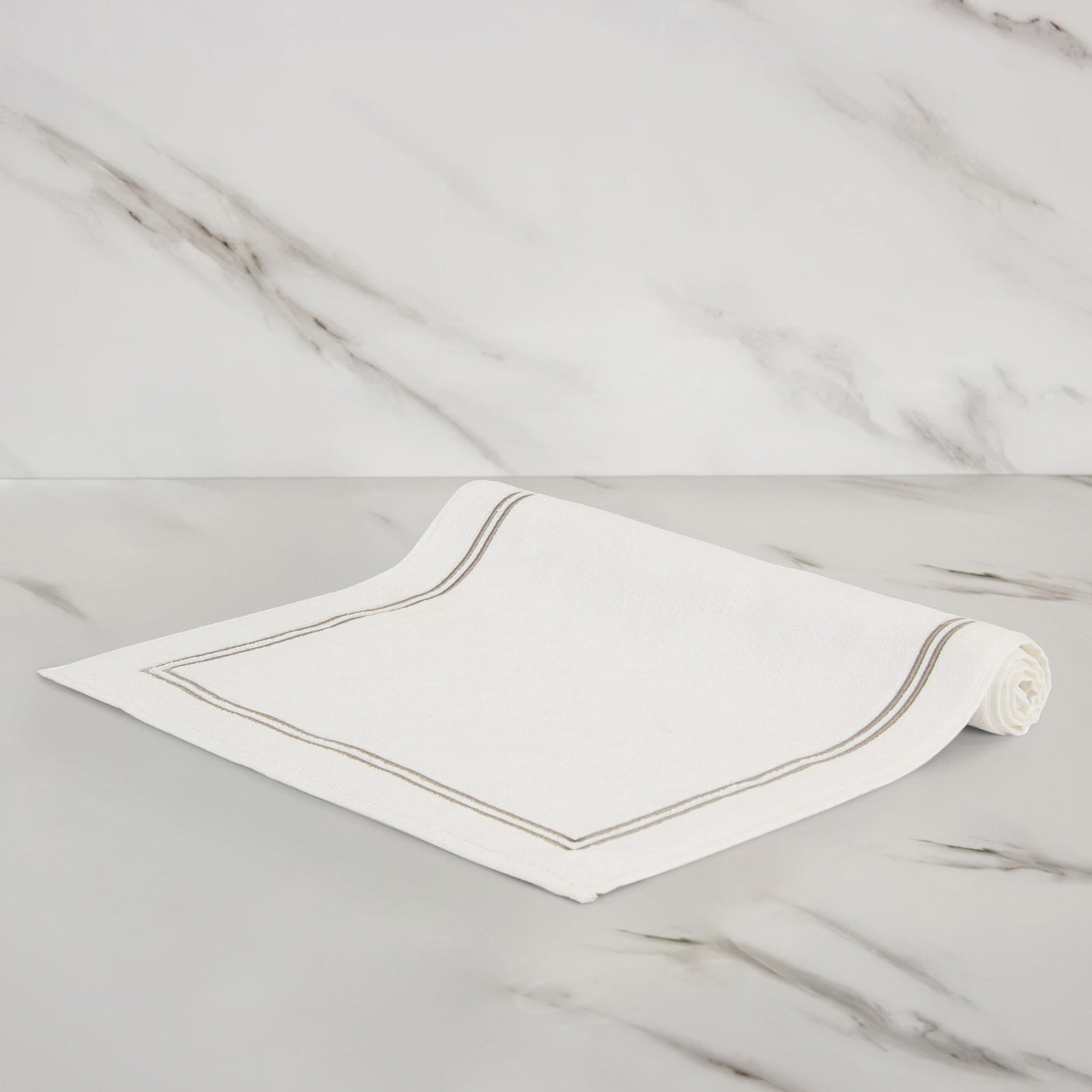 Classic Bath Mat, White/Khaki
