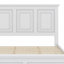 Lit en bois de style champêtre rétro-541325719-541325717