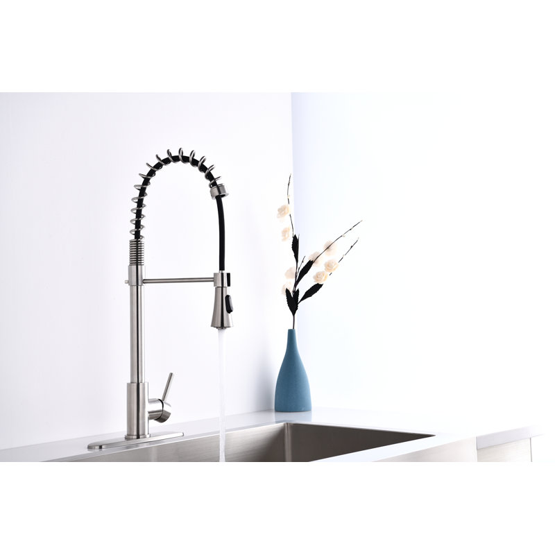 Le système de filtration d'eau de robinet de cuisine à une poignée à ressort moderne à arc unique se plie comme vous le souhaitez