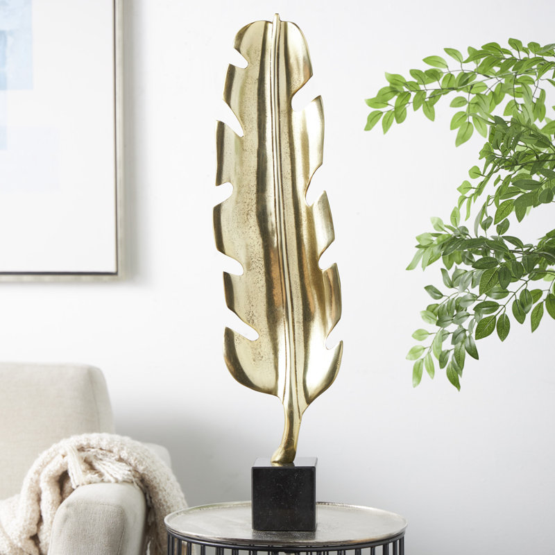 Sculpture Latricia, Or, H 30,45 po x l 8,6 po x P 4,3 po
