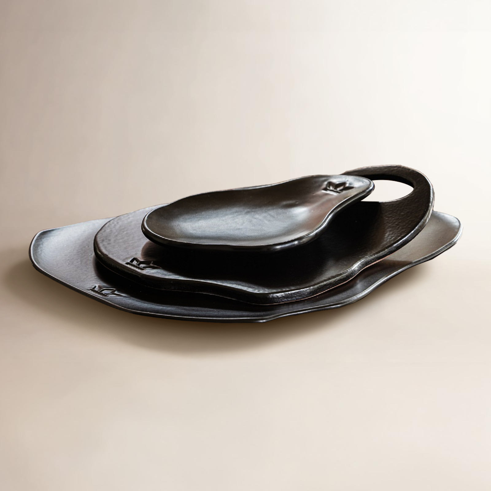 Ceramic Decorative Plate 1, Black