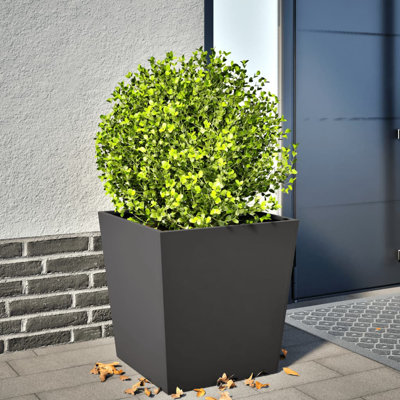 Asua Metal Planter Box