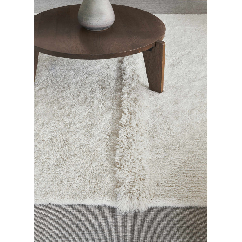 Sheep Of The World Hand Tufted Wool Area Rug in Sheep White, Rectangle 2'7" x 4'7"