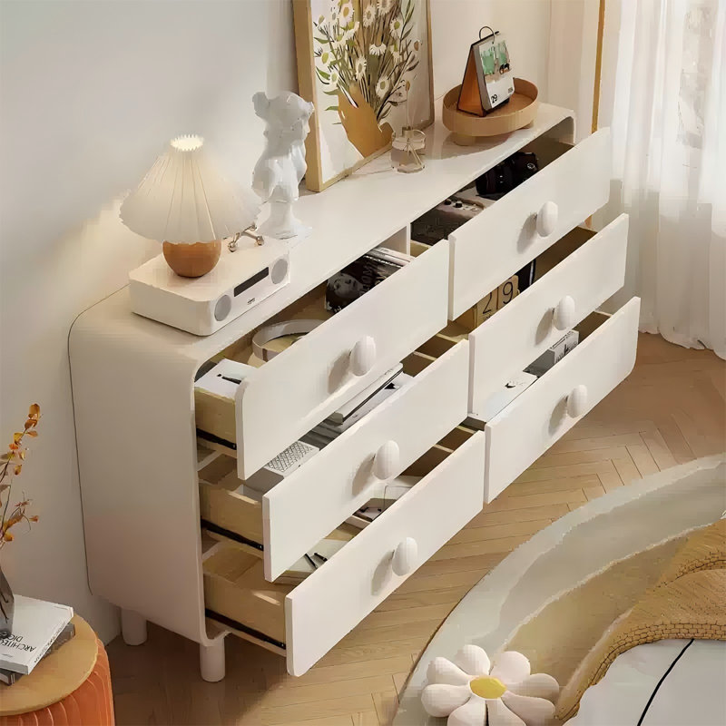 Armoire à six tiroirs de style italien peinte en blanc