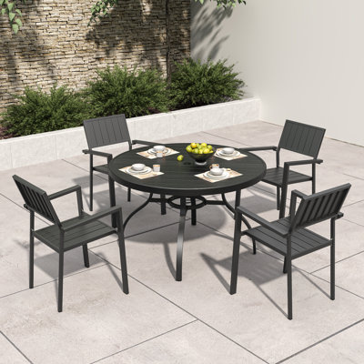 Ensemble de salle à manger d'extérieur 5 pièces 5 pièces, table ronde à lattes grain de bois 47 "avec trou pour parasol + 4 chaises empilables en métal (capacité de 350 lb), conception antirouille et respirante, assemblage en 30 minutes, patio, jardin, balcon