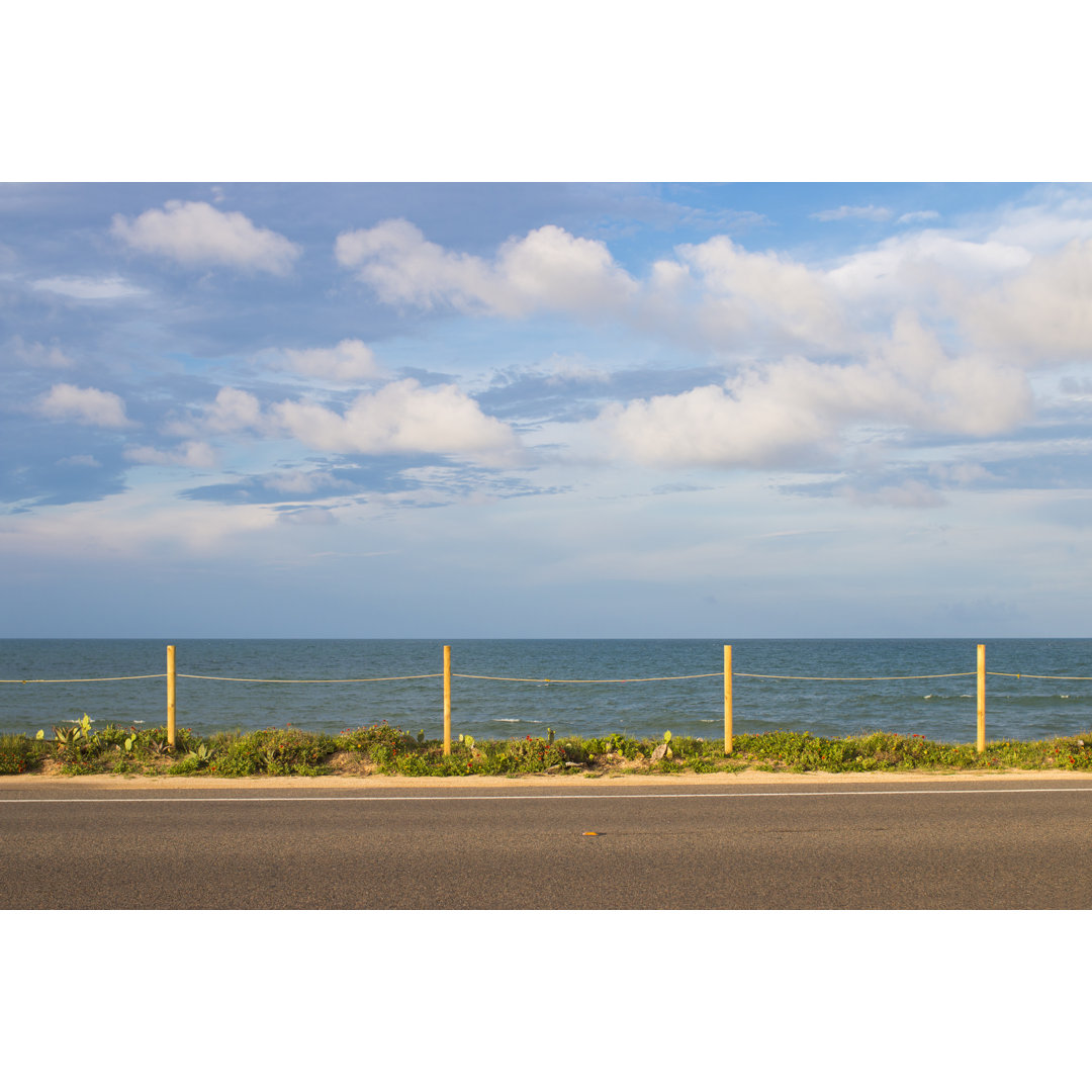 View Of Beach von Marioaguilar - Kunstdrucke auf Leinwand ohne Rahmen