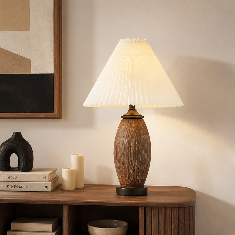 Lampe de table rustique conique à une lumière avec abat-jour plissé en lin, céramique marron grain de bois
