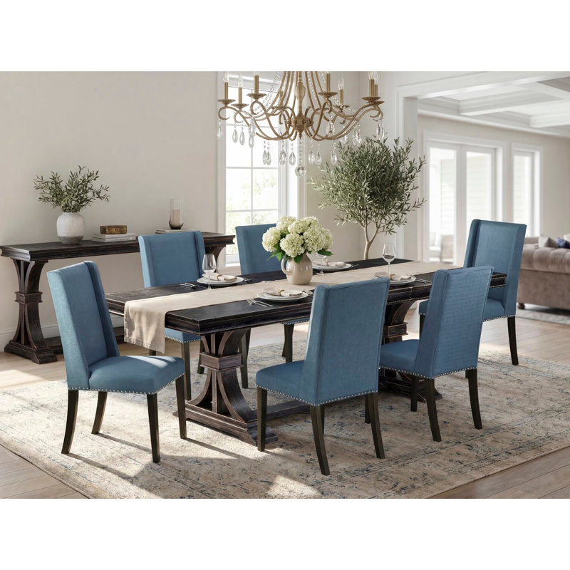 Cet ensemble de cuisine de 7 pièces comprend une table de cuisine et 6 chaises parsons en tissu de lin bleu minéral avec dossier rembourré - finition noir sablé.